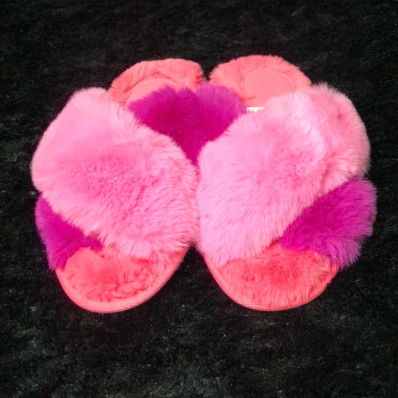 Girls' Brooklyn Crossband Fur Slippers - Cat & Jack™ - Picture 2 of 9